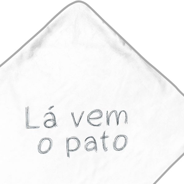 frase lá vem o pato na toalha com capuz